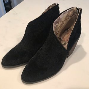 Band of Gypsies Black Faux Pony bootie - NW
